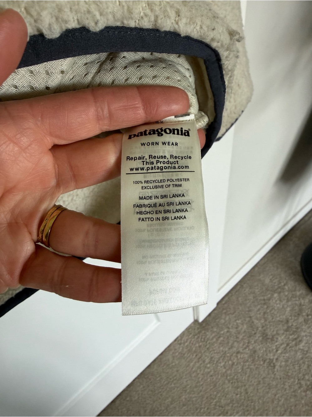 Patagonia Women’s Retro Pile Marsupial Pullover - Picture 7 of 8
